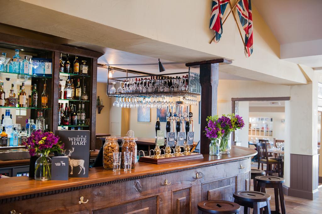 The White Hart, Overton エクステリア 写真
